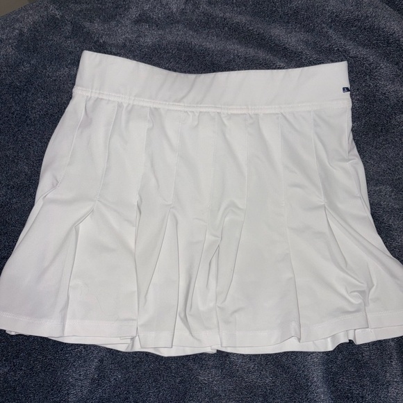 Vineyard Vines Dresses & Skirts - Vineyard Vines Performance White Pleated Women’s Tennis Skirt